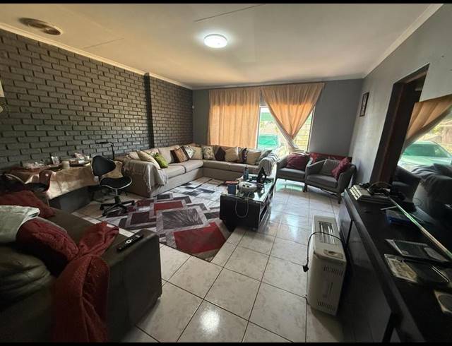 4 BEDROOM HOUSE FOR SALE IN THE REEDS
